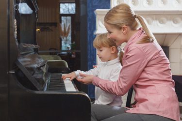 子供が英語でピアノを弾くメリット