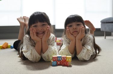 英語学習を楽しむ子どもたち